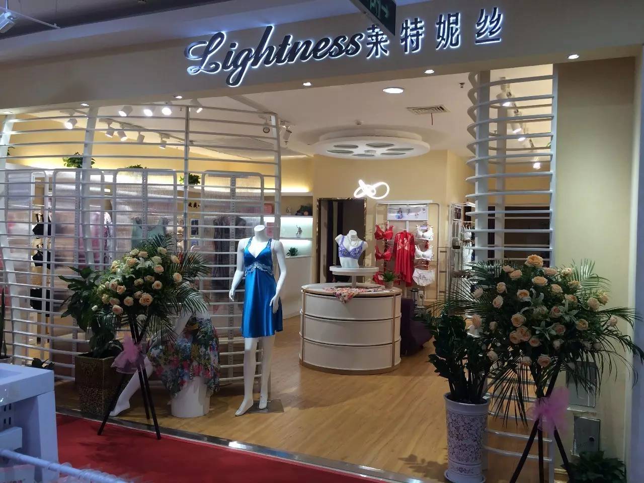 国贸内衣店_内衣店装修效果图