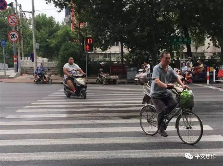 车闯红灯民主南路丰收路口行人闯红灯解放路新华街口行人闯红灯行人