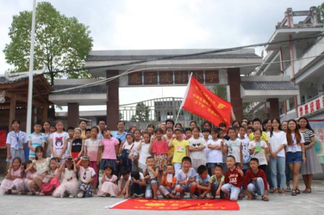 余国宇一行人在一天的舟车劳顿后,在恩施市停留一晚,17日一早便通过