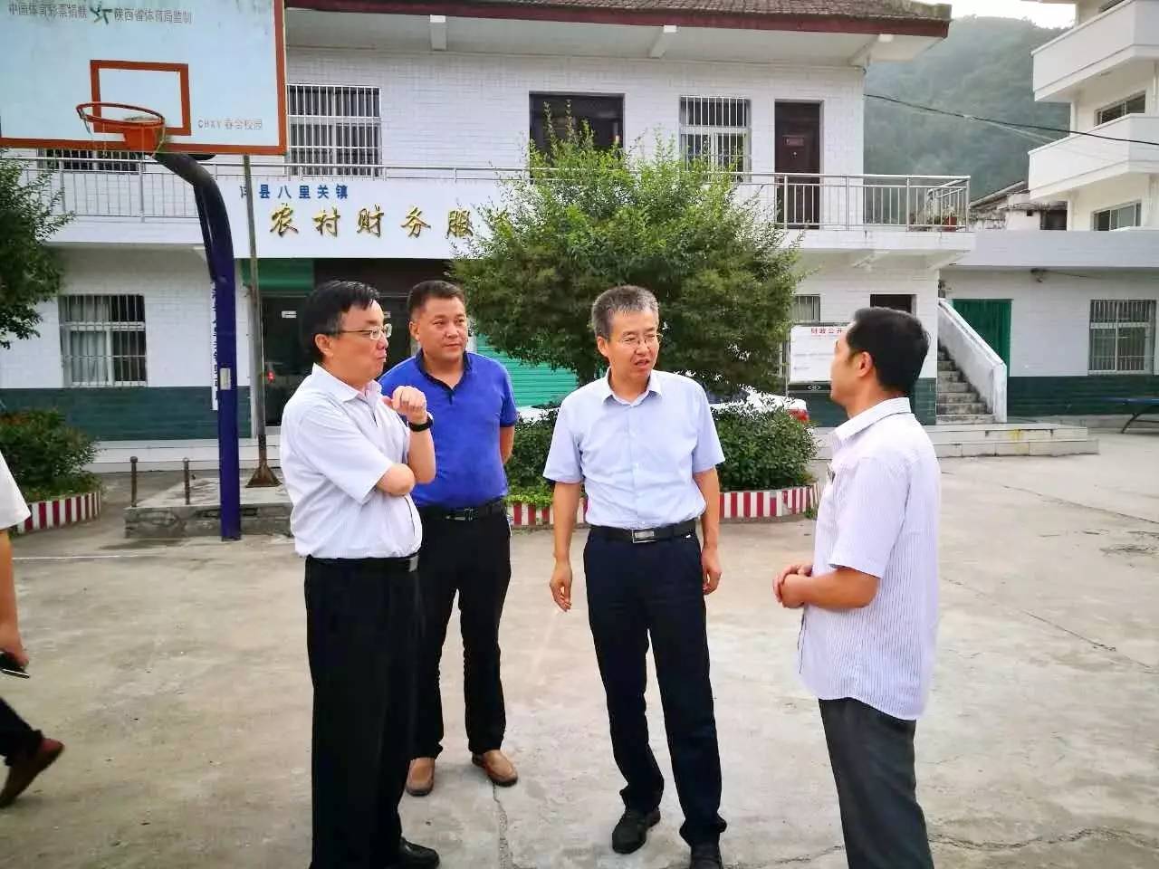 陈晓勇在洋县调研时强调:抓细抓实抓牢农村党支部建设和党员教育管理