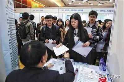 中国留学生正在实习要转正如何办理工作签证