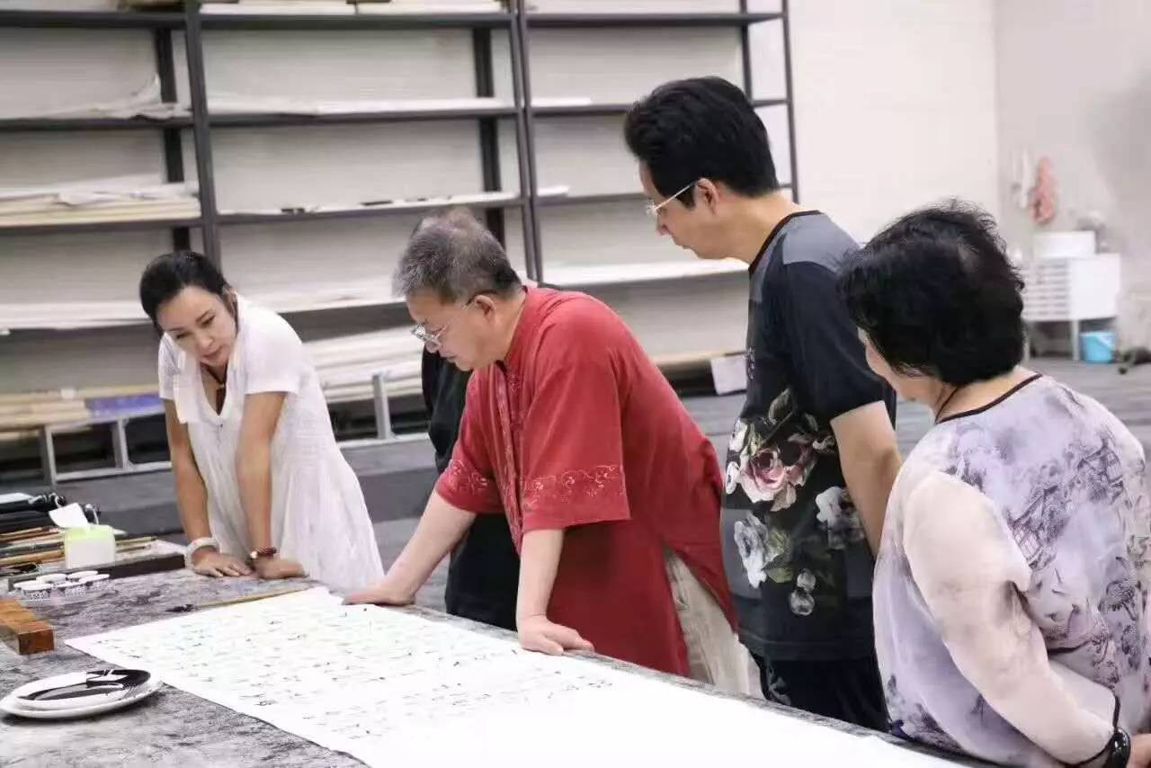 著名影后刘晓庆拜师学书法,孙俪和老师一起办书法展