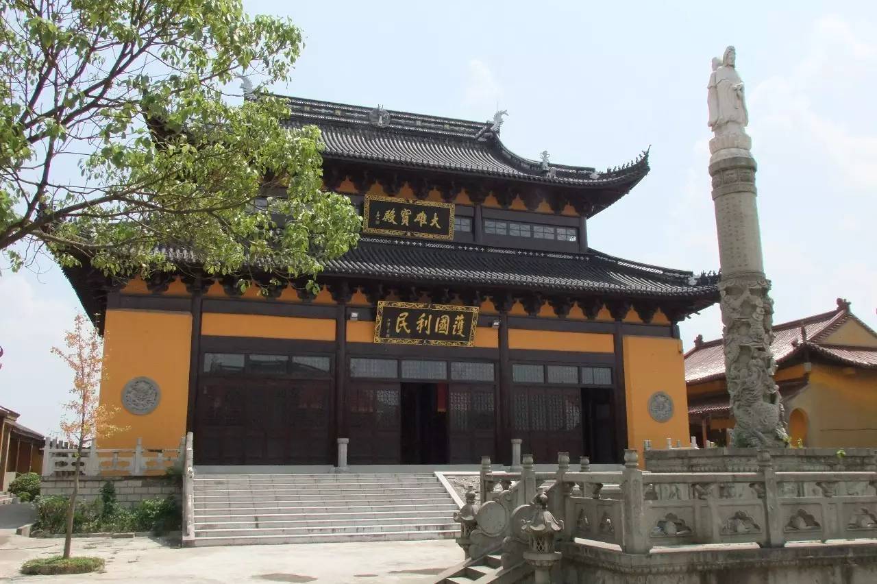 白龙寺位于丹阳东南,今皇塘镇大南庄村.始建于梁大同元年.