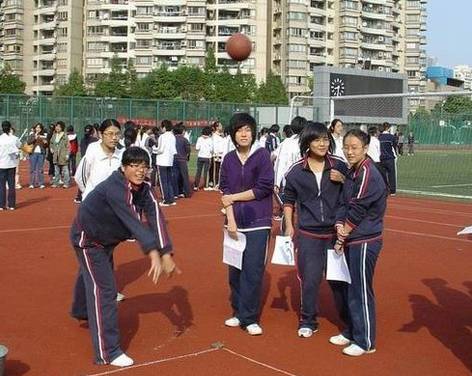 我们不仅是红领巾还是红肩膀 代表上海,代表中国 上海市第五十四中学