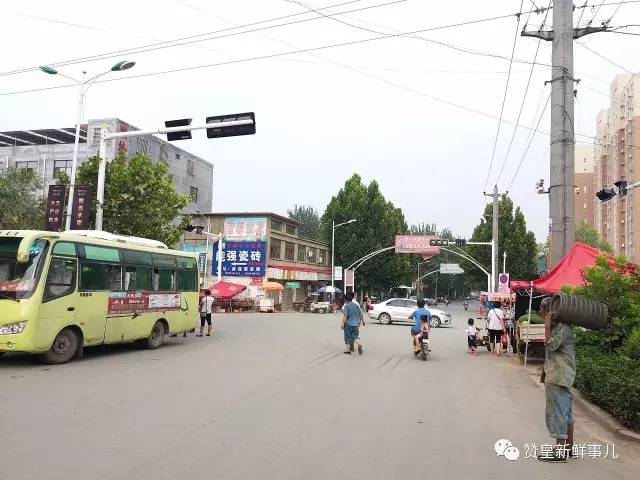 最近小编发现,在赞皇县城西部,新增五处红绿灯,但现在还没有投入使用