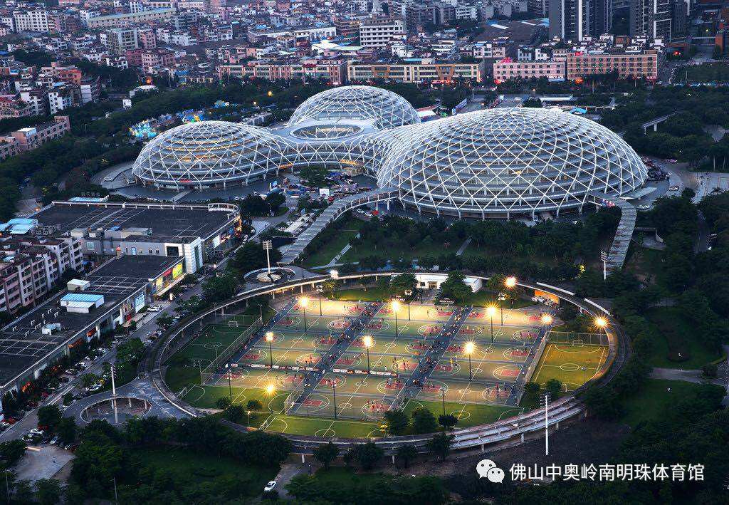 全民健身广场为明珠体育馆属下的露天广场,室外篮球位于健身广场内16