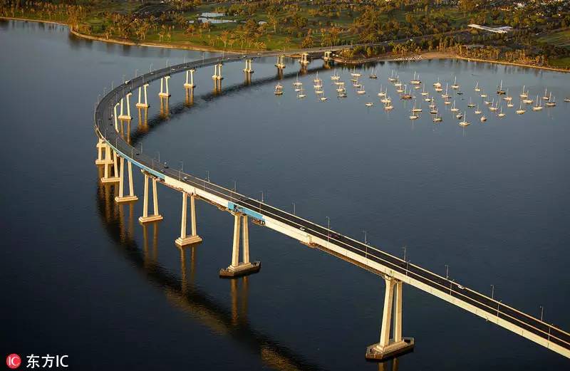 摄影师高空捕捉千姿百态的世界名桥