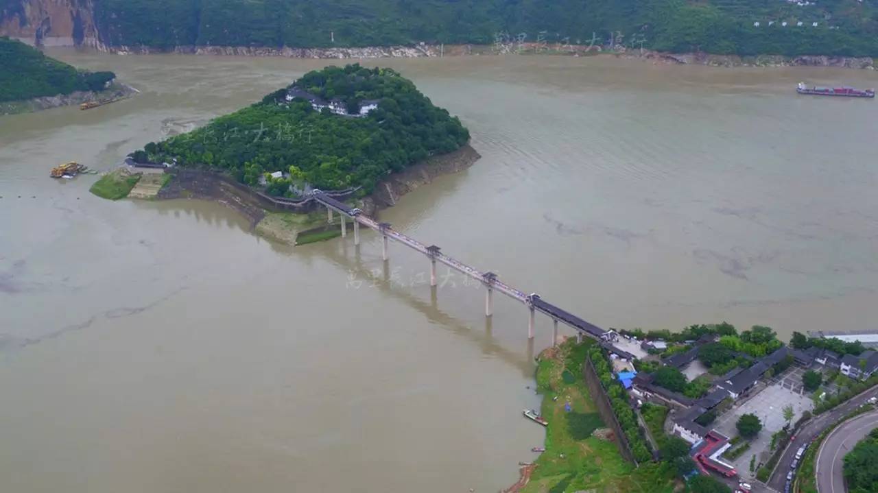 【万里长江·大桥行】白帝城风雨廊桥