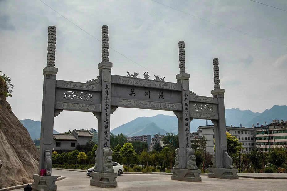 旬阳仙河:公路有盼头 文化有看头 经济有搞头