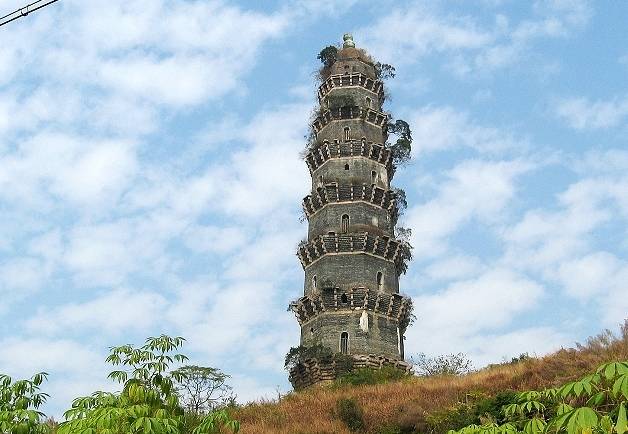 (潮南祥符塔,图片来自网络) (潮南峡山,图片来自网络)