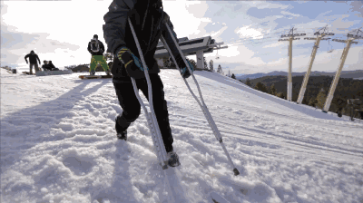 这哪是在滑雪啊简直就是把滑雪板玩弄于两腿之间