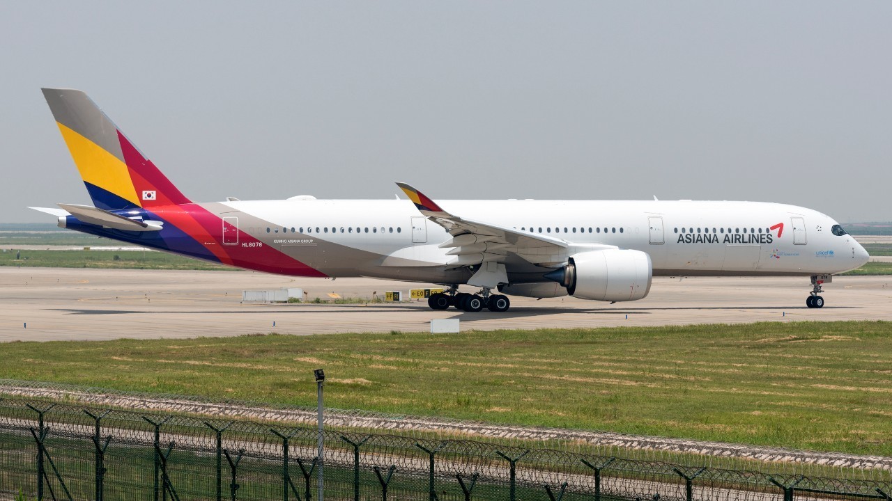 韩亚航空的第一架a350-900客机, 于4月24日接收.