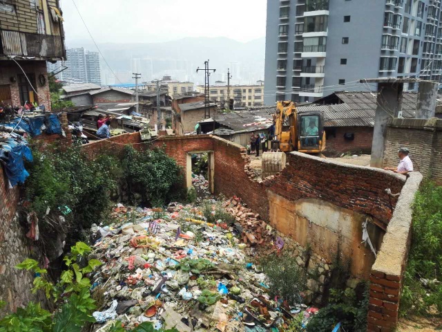 个旧市锡城镇鄢棚三家寨上园丁小区背后的地震监测站,是上世纪80年代