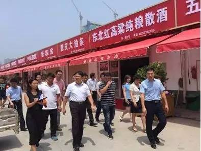 王鹏一行到龙子湖街道办事处督导姚桥农贸市场整治工作