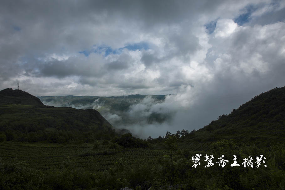 在云南丘北大山深处的彝族山乡舍得去赶一个“街”