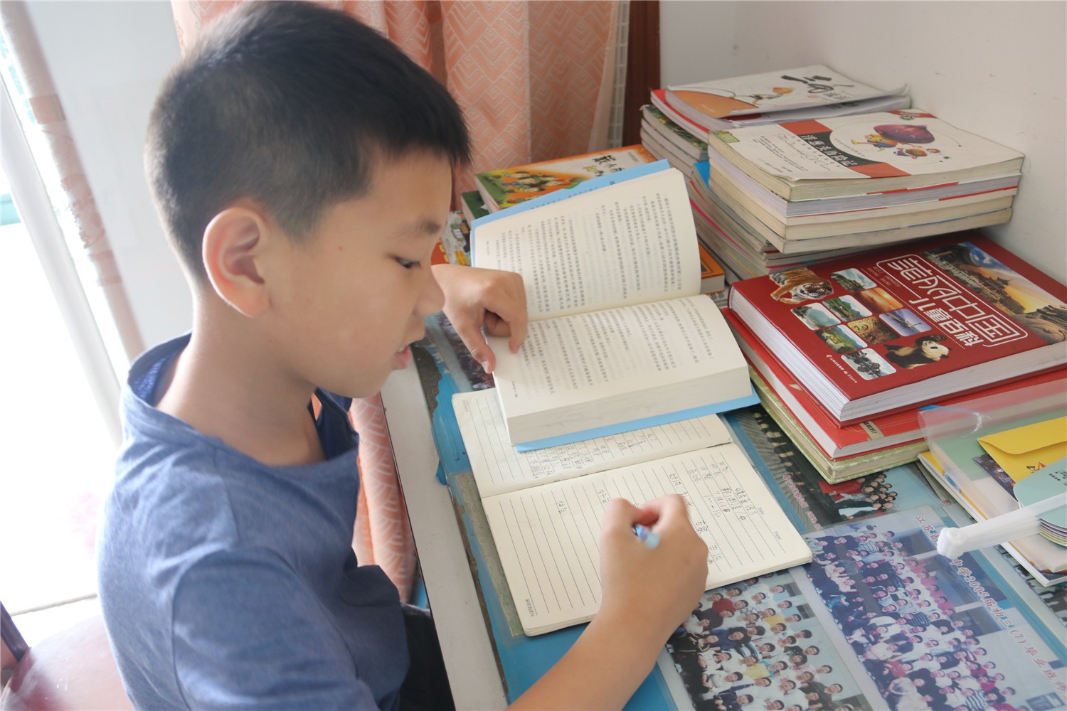 周奕朗,一个活泼可爱的小学生,已读完二年级啦.