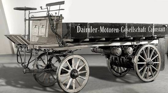 1896年,德国戴姆勒公司生产出了世界上第一辆载重卡车,长这样.