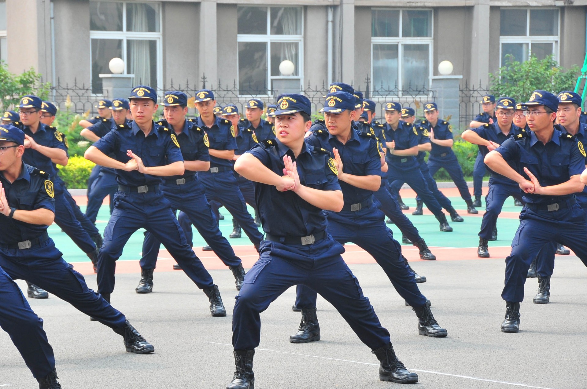 我骄傲,我是准军事化海关纪律部队一兵!