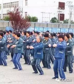 天津市女子监狱普及健身气功"八段锦" 本文来源:天津监狱微信公众号