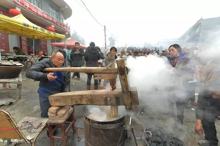 这是浚县特有的一种民间小吃比较有名的就是王庄饸饹这种面食在浚县