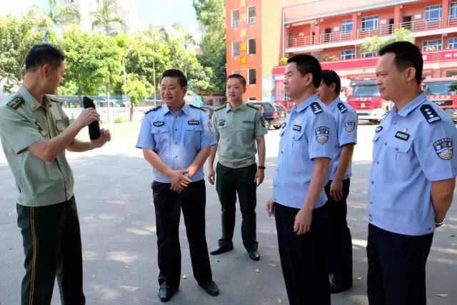 福建省永春县公安局八一前夕慰问消防武警官兵