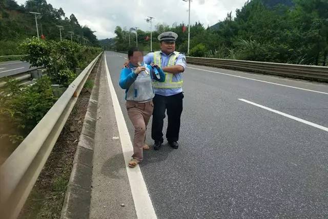 一女子在南友高速路上逆行,太危险了.