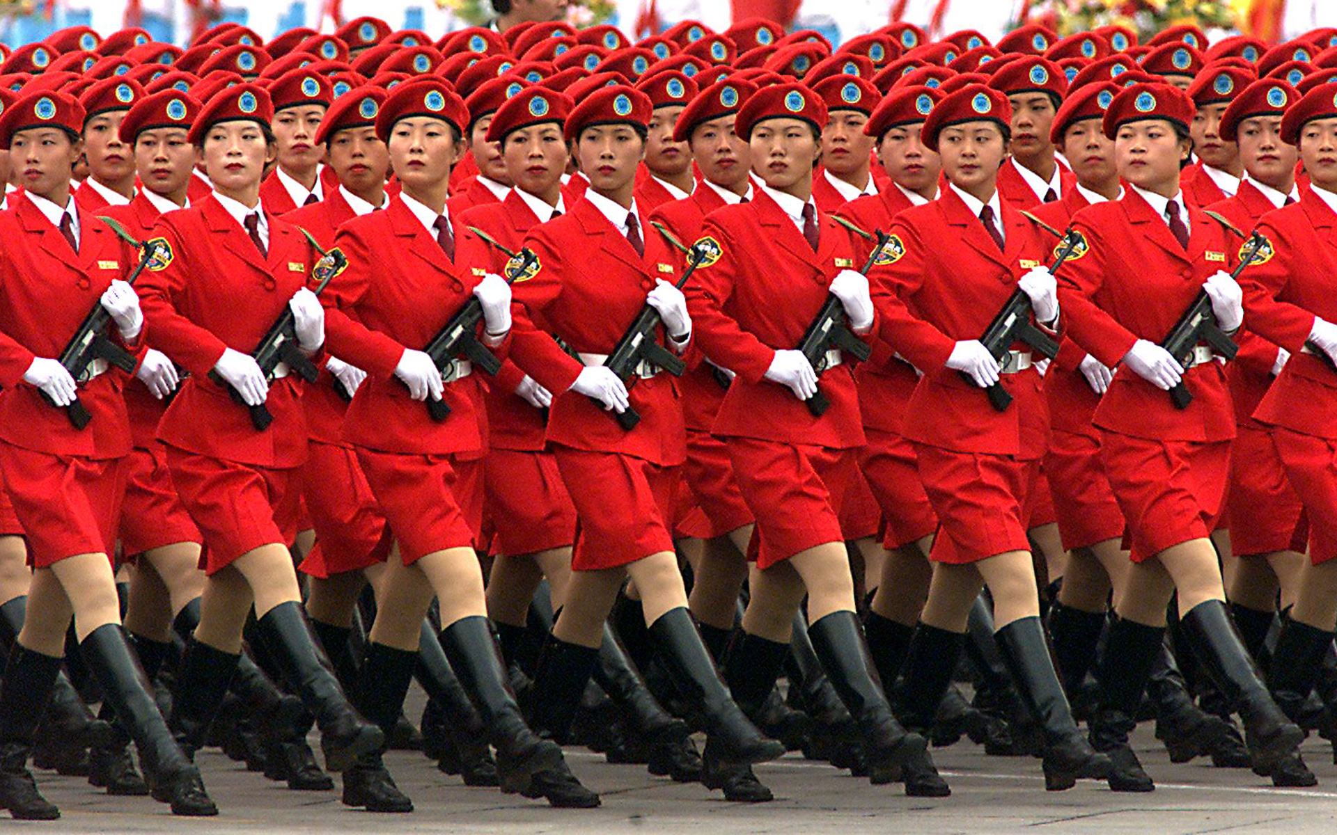 哪个国家的女兵在阅兵时更英姿飒爽?