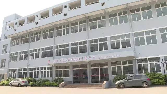 瑞安市塘下职业中等专业学校校长蔡品锦表示,原来的瑞安二职和轻工