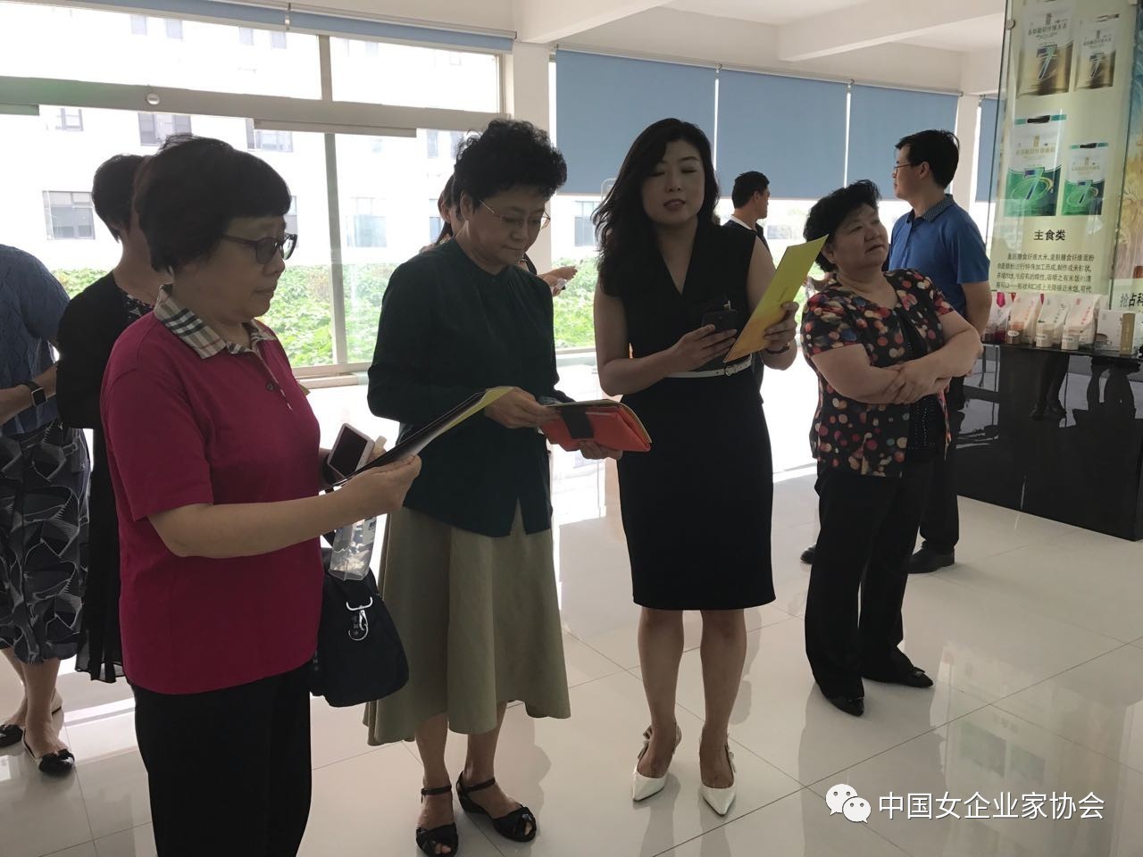 中国女企业家协会常务副会长姜华黄文林率团赴河北省女企业家协会考察