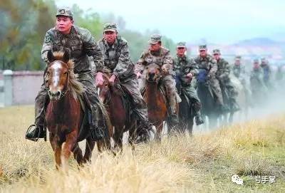 用他们的话说,骑兵的爱情要让"第三者"——自己的战马见证