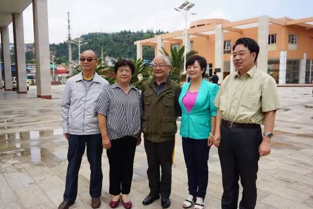 " 个旧一中校友合影 祝福李珂女士 祝福亲爱的老师们 祝福个旧一中