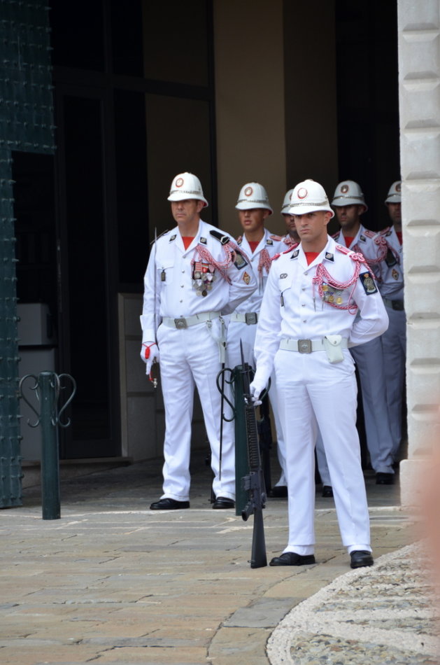 袖珍小国国土面积世界倒数第二士兵换岗名扬天下