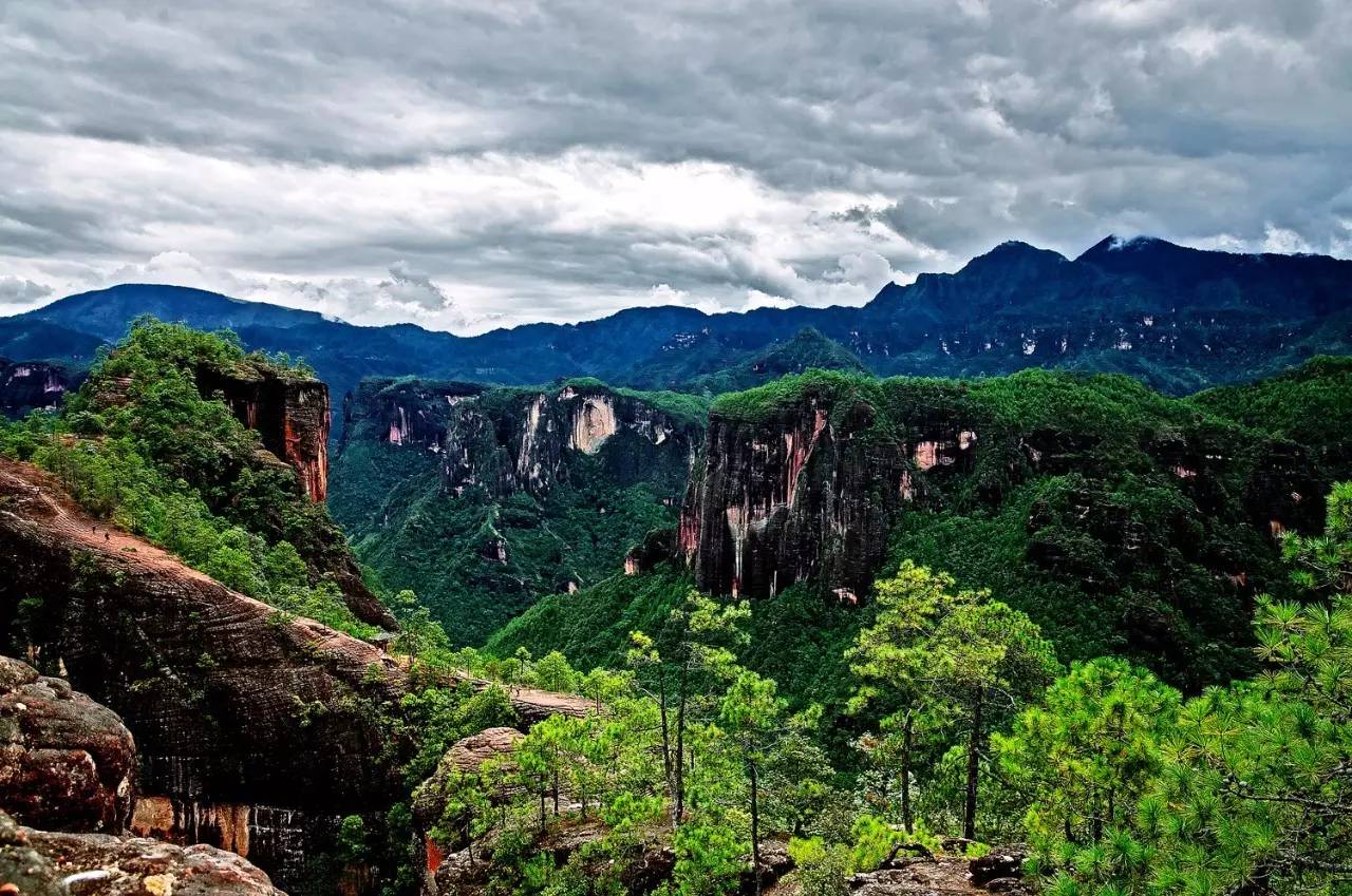 丽江老君山 在中国,叫"老君山"的有10多处,坐落于云南省丽江市的