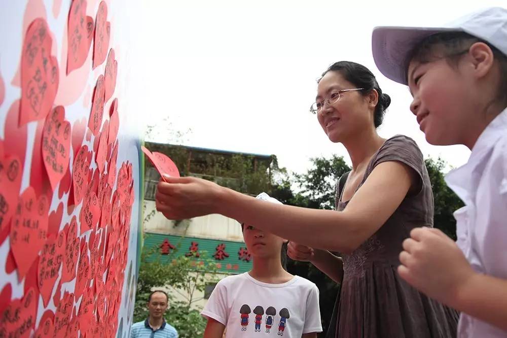 中国未成年人口_降低近视率 应该怎么办