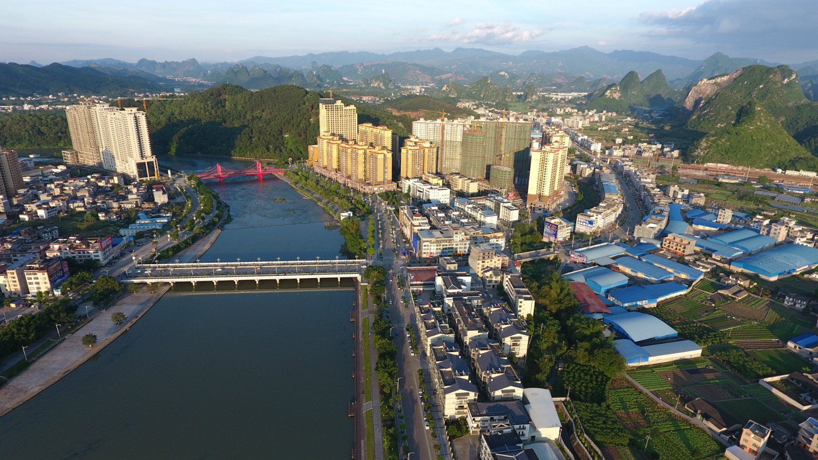 广西八桂网盟聚焦荔浦欢乐游锦龙国际赛车场雷霆炫风秀让广西网盟大咖