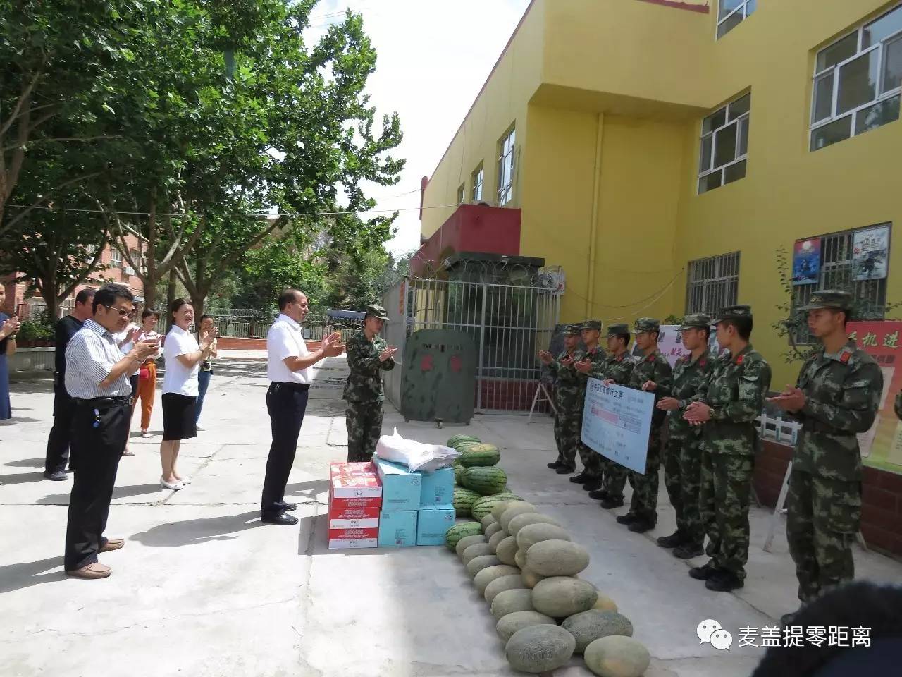 聚焦麦盖提县四大班子领导八一建军节前夕走访慰问维稳力量