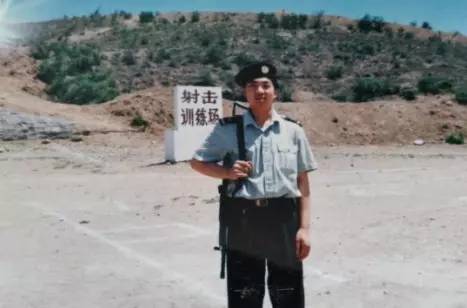 今日 李兴军同志,1989年入伍,在北京卫戍区警卫十一团服役,服役期间