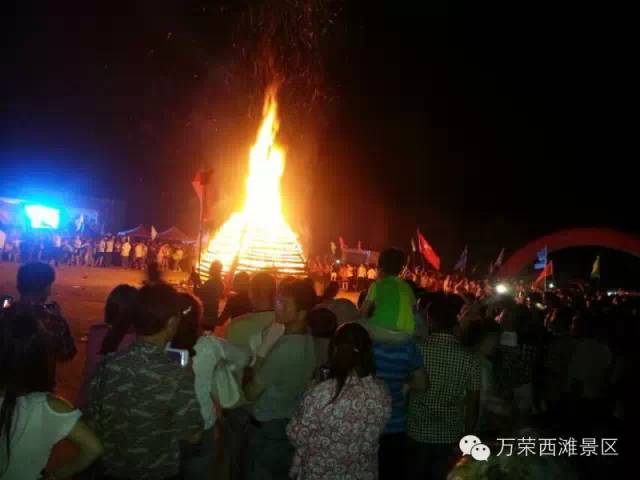 8月5日,去万荣西滩 万人摸鱼泼水狂欢节