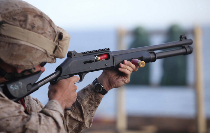 现代化标准型半自动式霰弹枪,除了军用也适合猎人