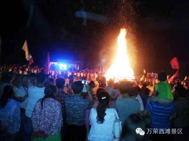 8月5日,去万荣西滩 万人摸鱼泼水狂欢节