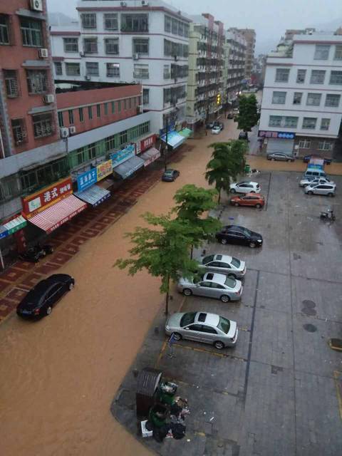 漳州市漳浦县城人口_暴雨袭城漳浦多地成泽国 漳州市市长刘远赶赴漳浦县指导(2)