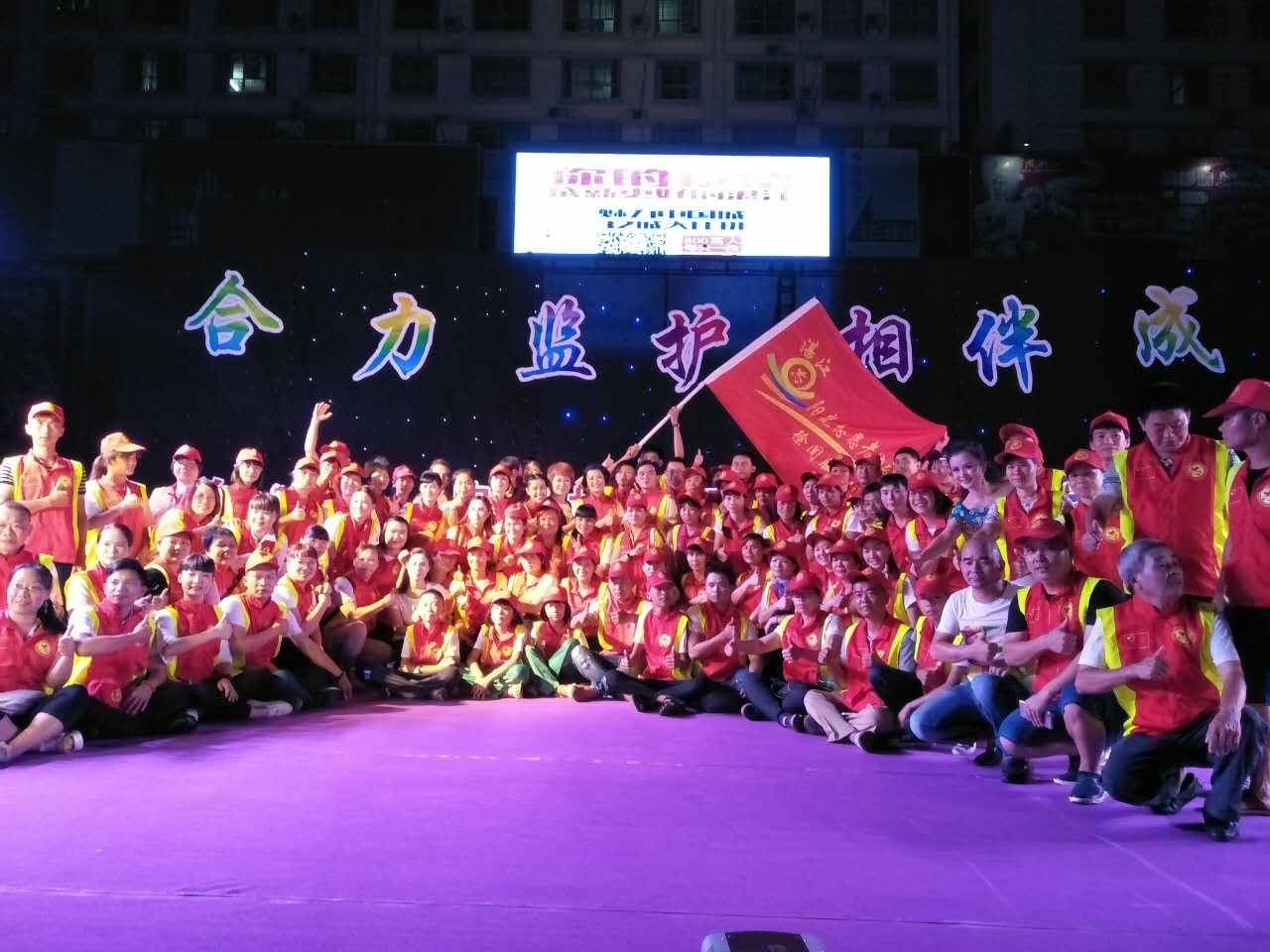 感动！徐闻龙达广场举行“关爱留守儿童”公益晚会，引万人流泪！