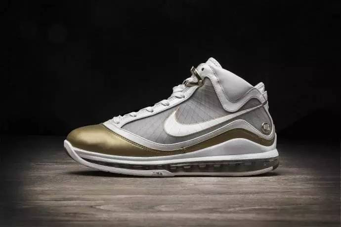 11-12赛季 nike air max lebron