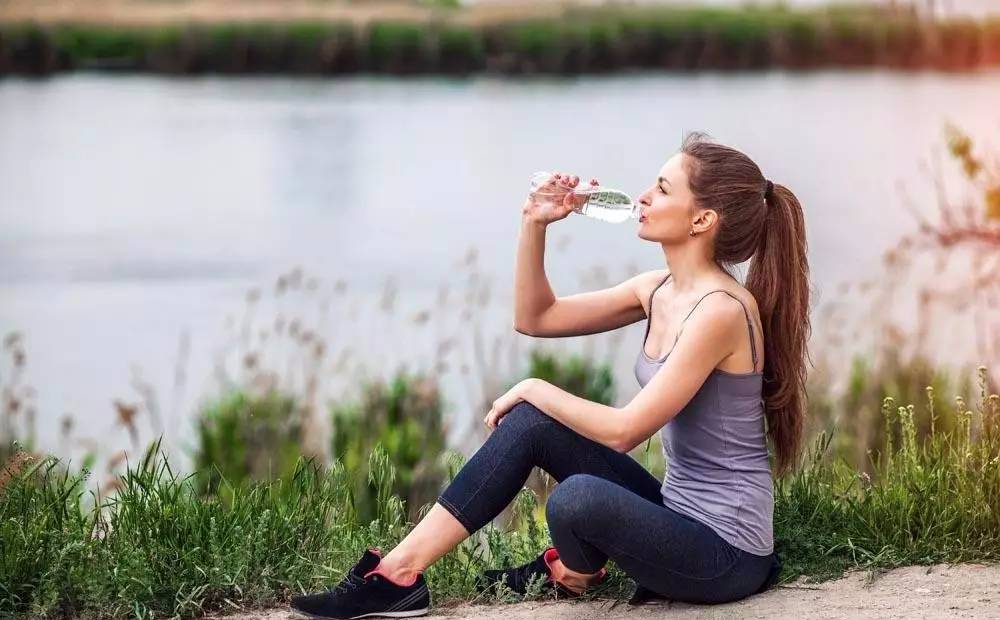 有的人口渴却不喜欢喝水_口渴喝水不解渴的图片