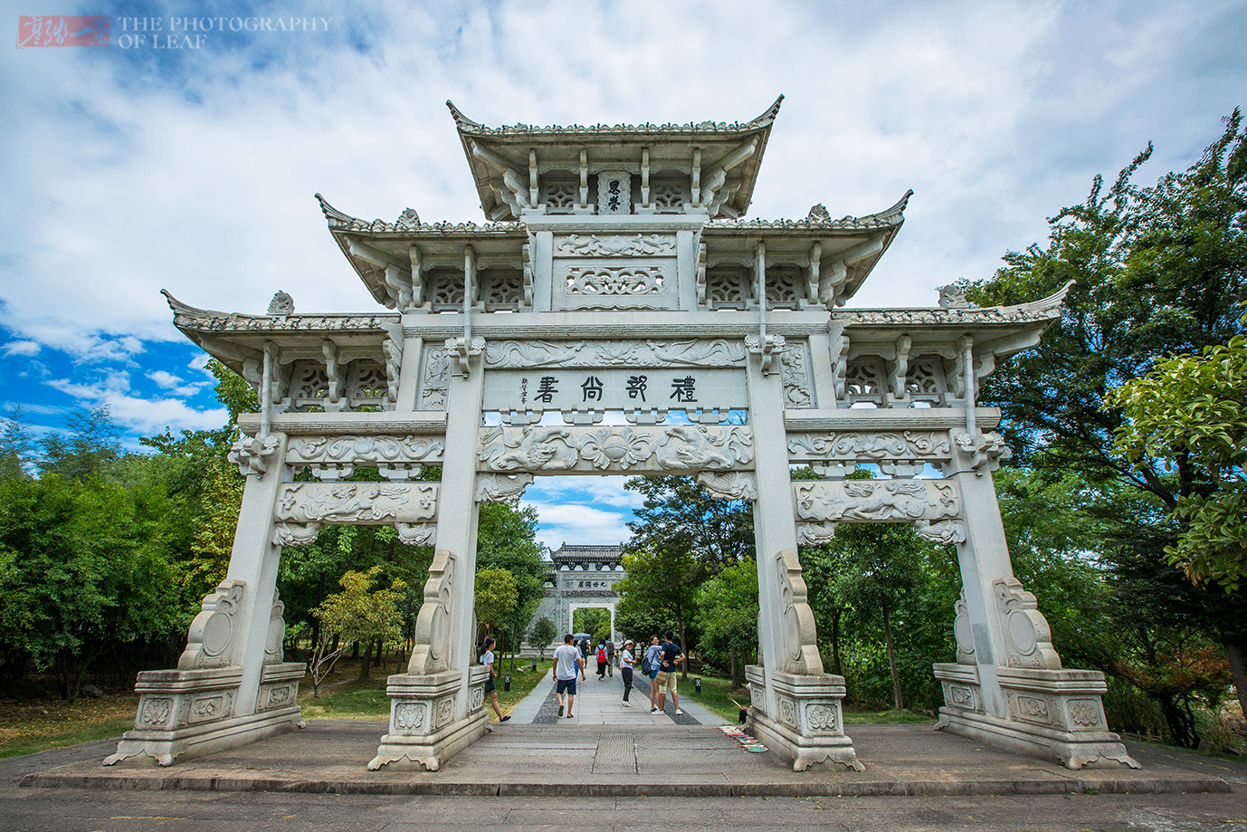 郑沂生于元代至元四年(1338年,是郑氏义门同居八世祖.