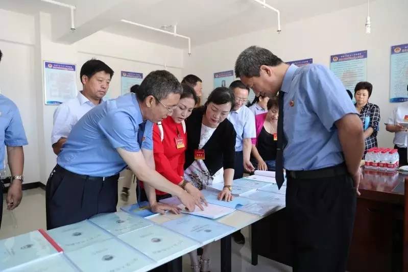 原党组副书记,常务副检察长张正新陪同,白银市人大常委会副主任薛香玲