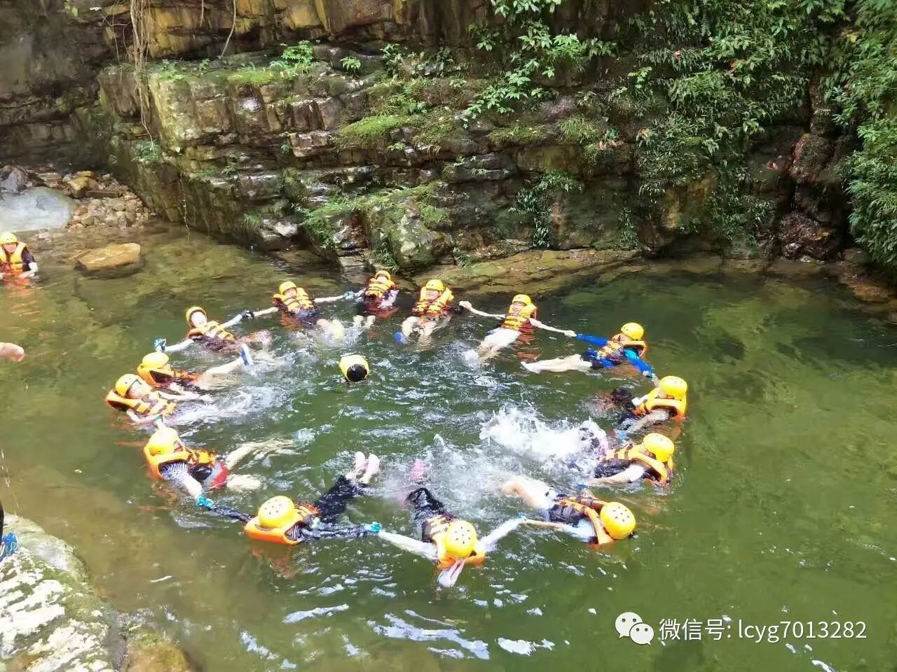 上林县下水源"布达拉宫"大峡谷泡水,专业溯溪,自驾游