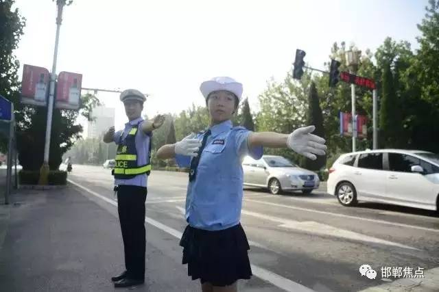 假期前,在辖区内及时开展了文明交通进校园活动,在成安县二中举办了"图片