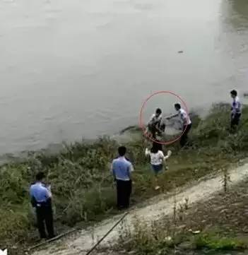 7月30日,四川泸州的纳溪区一名小女孩儿在河边踩水时不慎落水身亡.