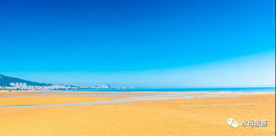 金色遍布909公里海岸线上的金色沙滩,名副其实的黄金海岸;中国第一产